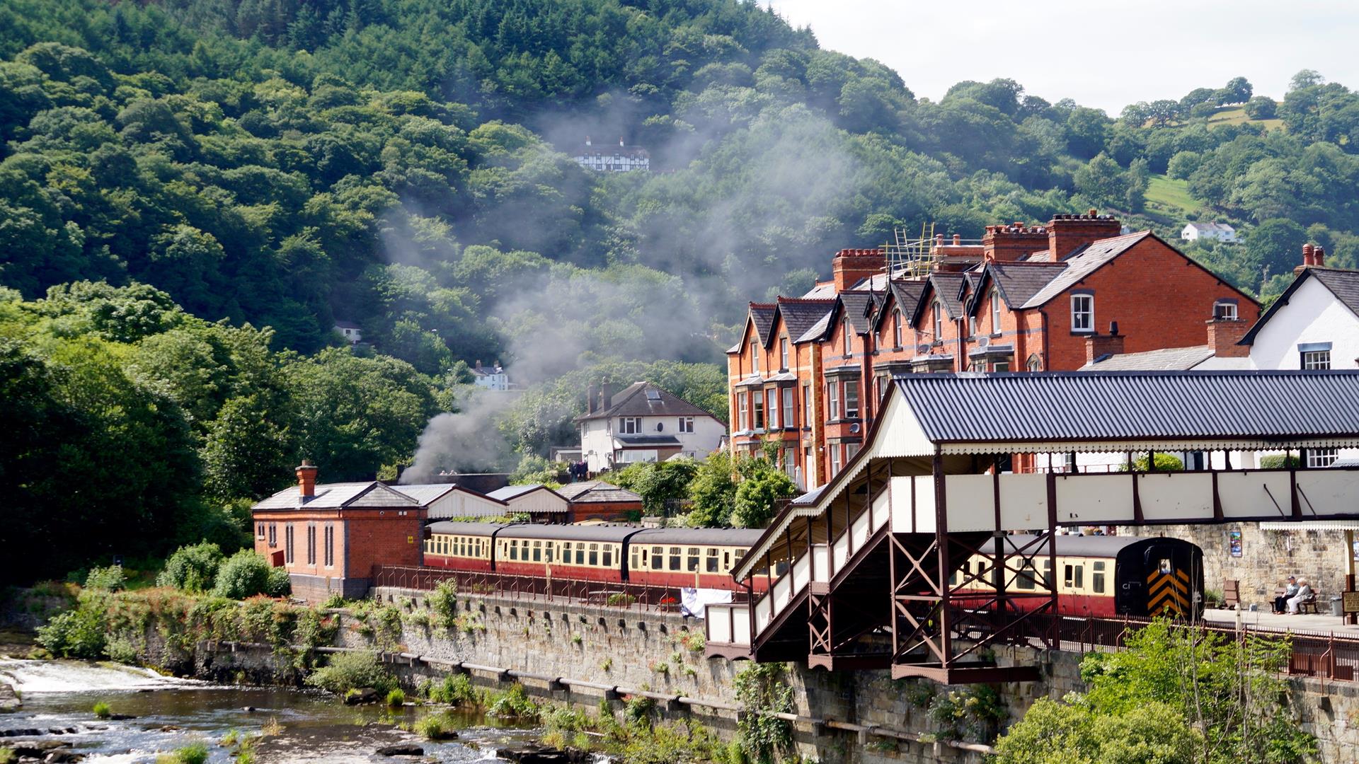 coach holidays to llangollen